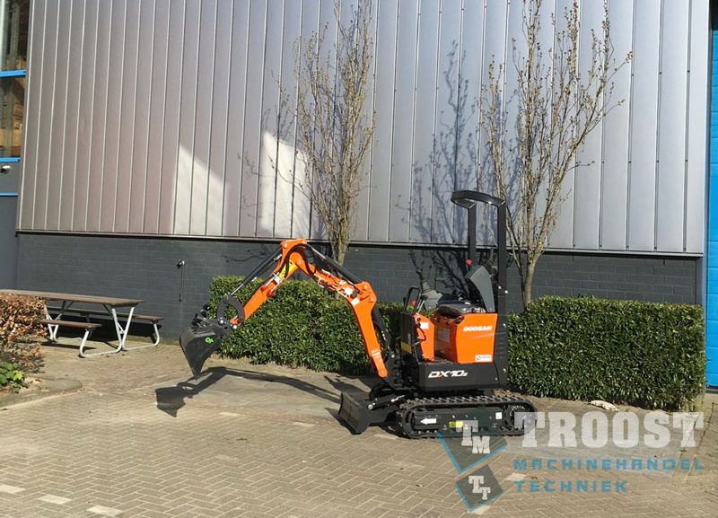 Tanis Nieuwe Doosan DX10z