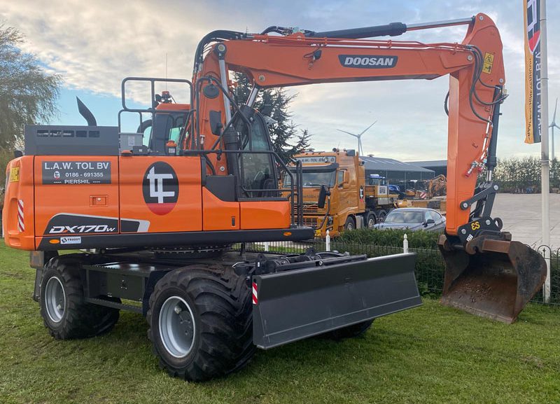 Nieuwe Mobiele Graafmachine LAW Tol BV