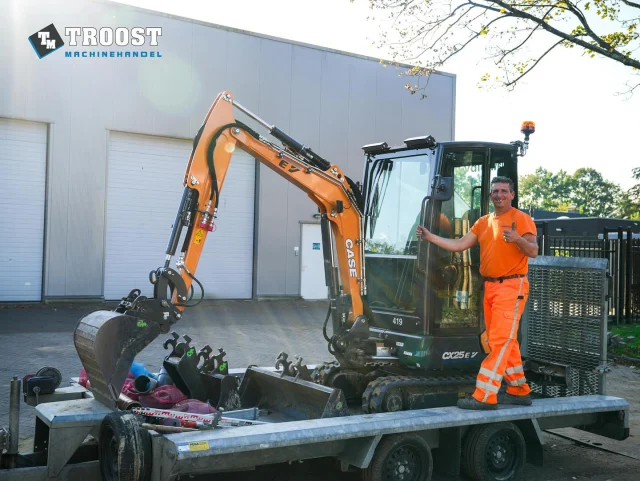 Nieuwe CX25EV voor LAW TOL! 💪🏼🔌🧡🔋⚡️

Laatst mochten wij deze elektrische CX25EV afleveren bij @lawtolbv. Deze is in de inmiddels elke dag keihard aan het werk bij Hendriks Infra BV! Wederom bedank voor het jarenlange vertrouwen en veel draaiplezier met deze fijne elektrische minigraver!