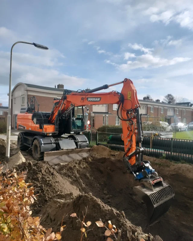 Doosan DX140W-5 voor Arjan Muller Dienstverlening! 💪🏼😍👌🏼

Deze gebruikte Doosan DX140W-5 is afgeleverd bij Arjan Muller Dienstverlening uit Lepelstraat. Hartelijk dank voor het vertrouwen en veel werkplezier met deze mooie machine! 

#troostbv #troostmachinehandel #sold #excavator #mobileexcavator #troostmachinehandelentechniek #develon #doosan #doosanexcavator